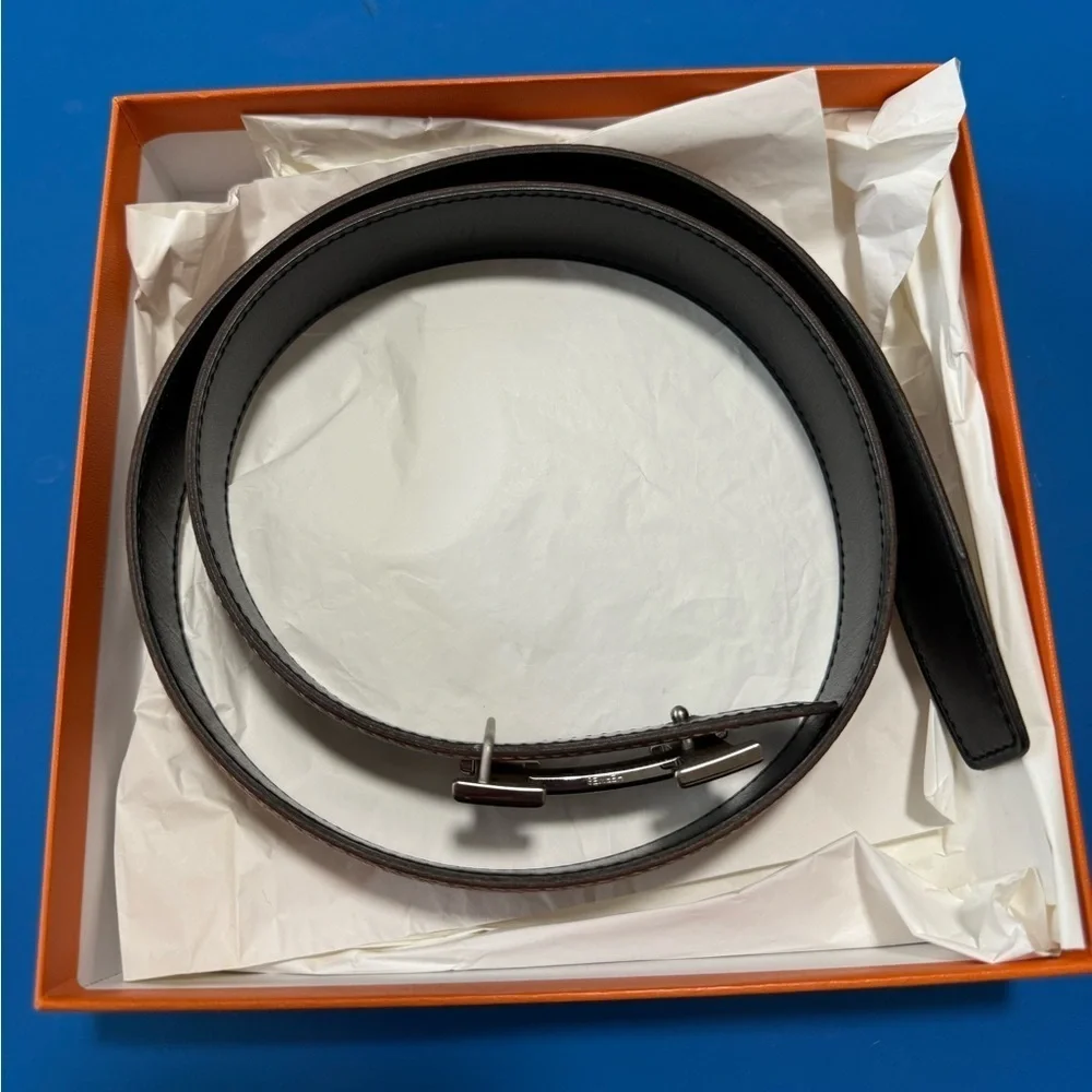 Hermes Women’s Reversible belt. Size 80. Excellent Condition.